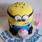 MINIONS CUSTOMIZED CAKE