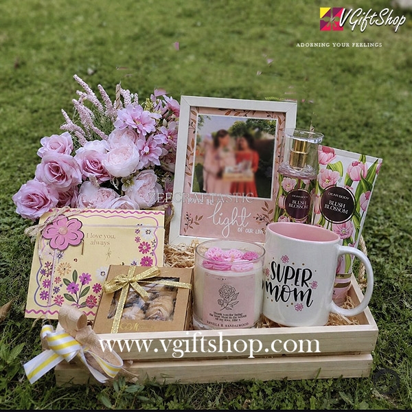 THE PINK BLOSSOM TRAY FOR MOM